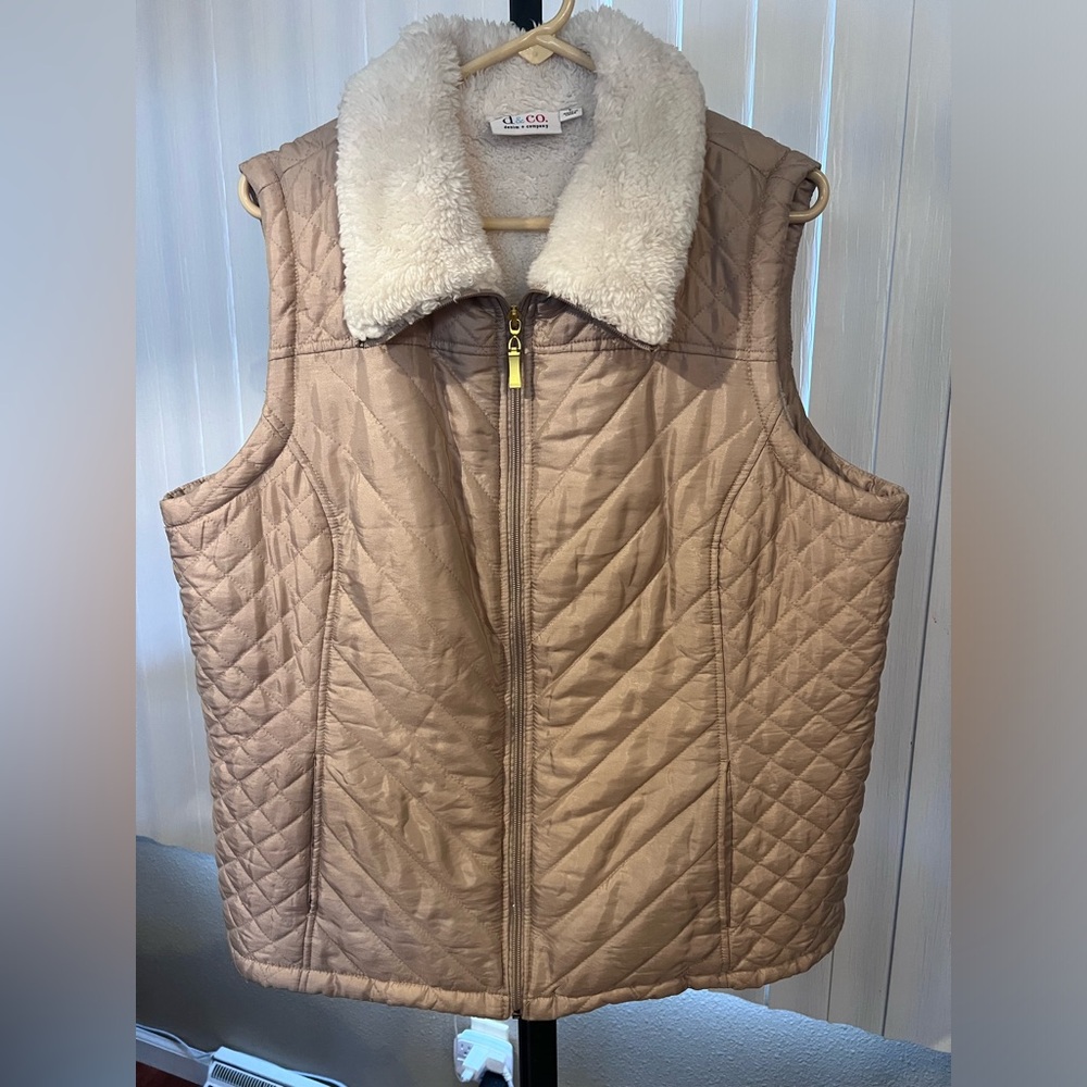 D & Co Denim + Company Vest Women's Large  Beige Quilted